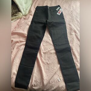GAP Black Women’s Skinny Jeans